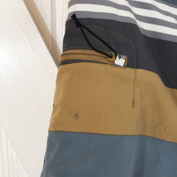 Patagonia striped board shorts - Picture 4 of 12